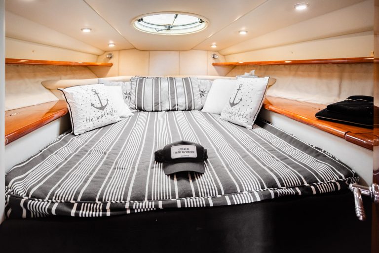 Cabin of Sunseeker Superhawk 48 Vista Alegre III - Yacht in Ibiza