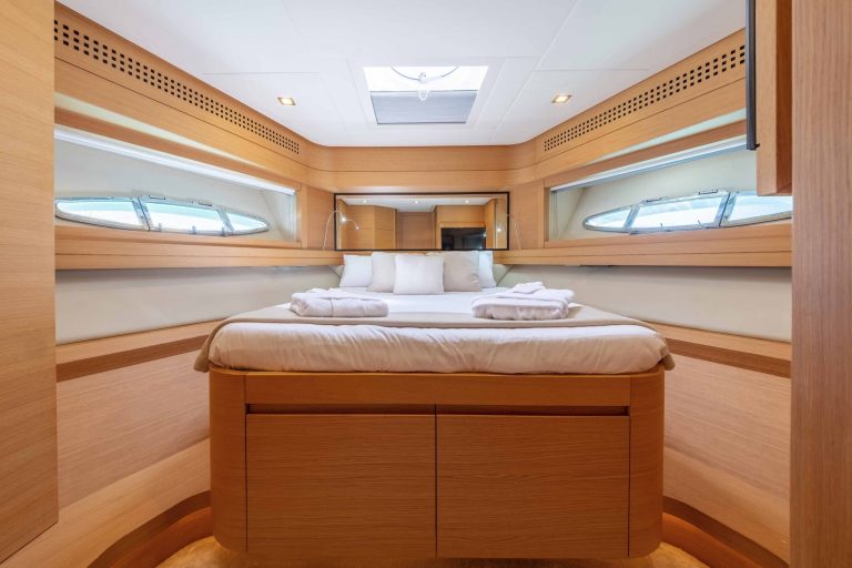 Cabin of Pershing 80 Wahoo - Superyacht in Ibiza