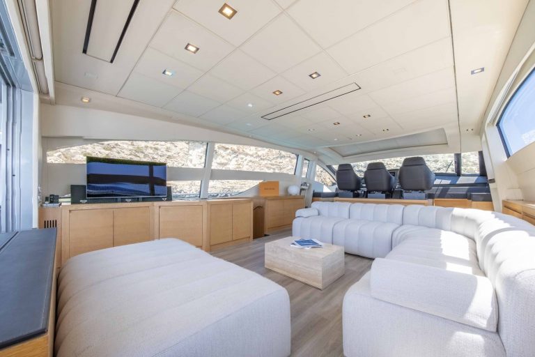 Lounge of Pershing 80 Wahoo - Superyacht in Ibiza