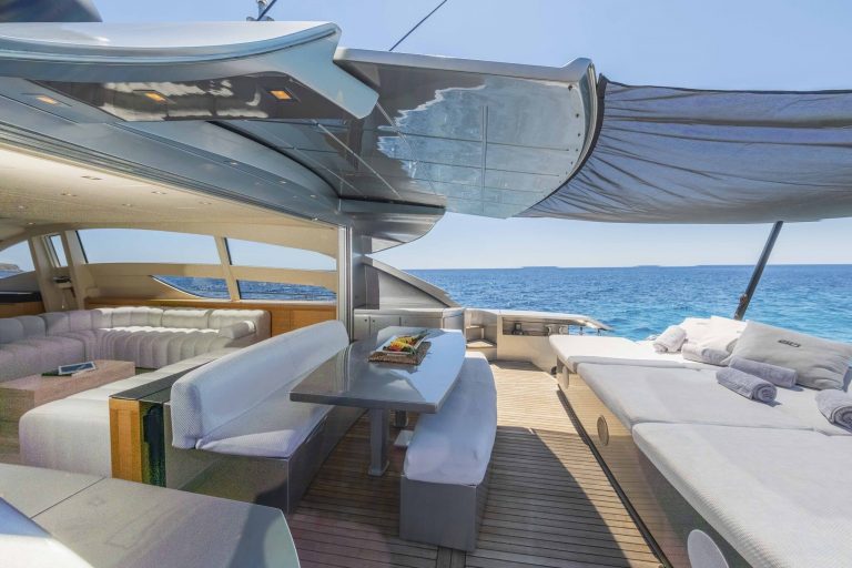 Stern table of Pershing 80 Wahoo - Superyacht in Ibiza