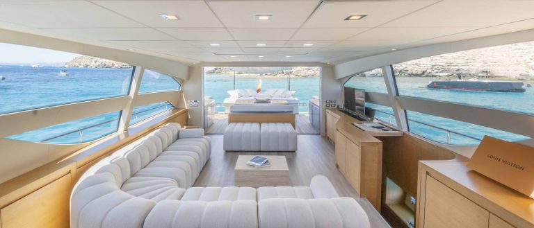 Lounge 2 of Pershing 80 Wahoo - Superyacht in Ibiza