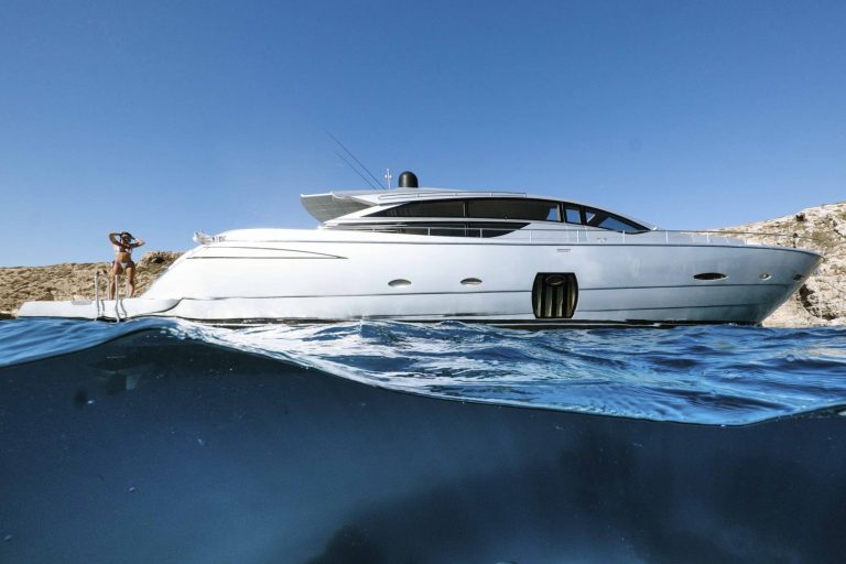 Starboard view of Pershing 80 Wahoo - Superyacht in Ibiza