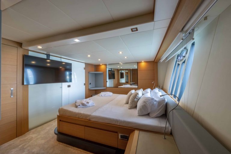 Cabin of Pershing 80 Wahoo - Superyacht in Ibiza