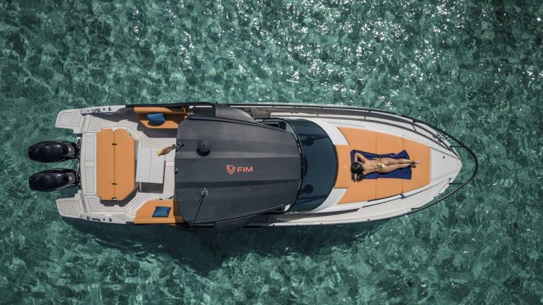 Sundeck of Fim Regina 340 Éxito - Motorboat in Ibiza