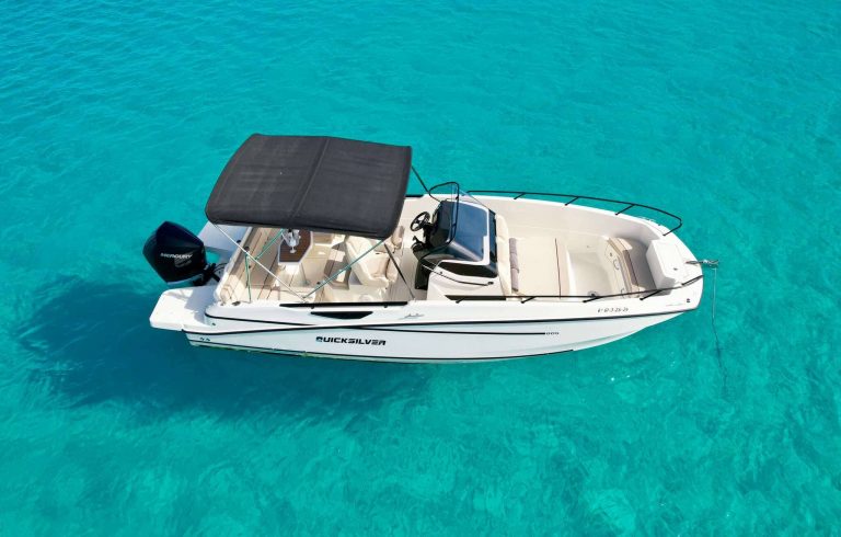 Awnig of Quicksilver 805 Just smile - Motorboat in Ibiza