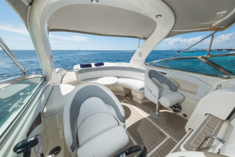 Cockpit of Sea Ray 295 Infinity - Motorboat in Ibiza