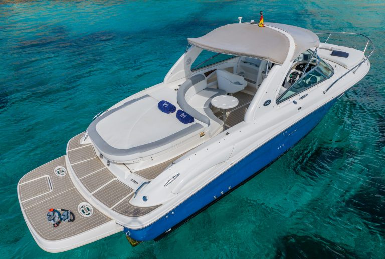 Sundeck of Sea Ray 295 Infinity - Motorboat in Ibiza