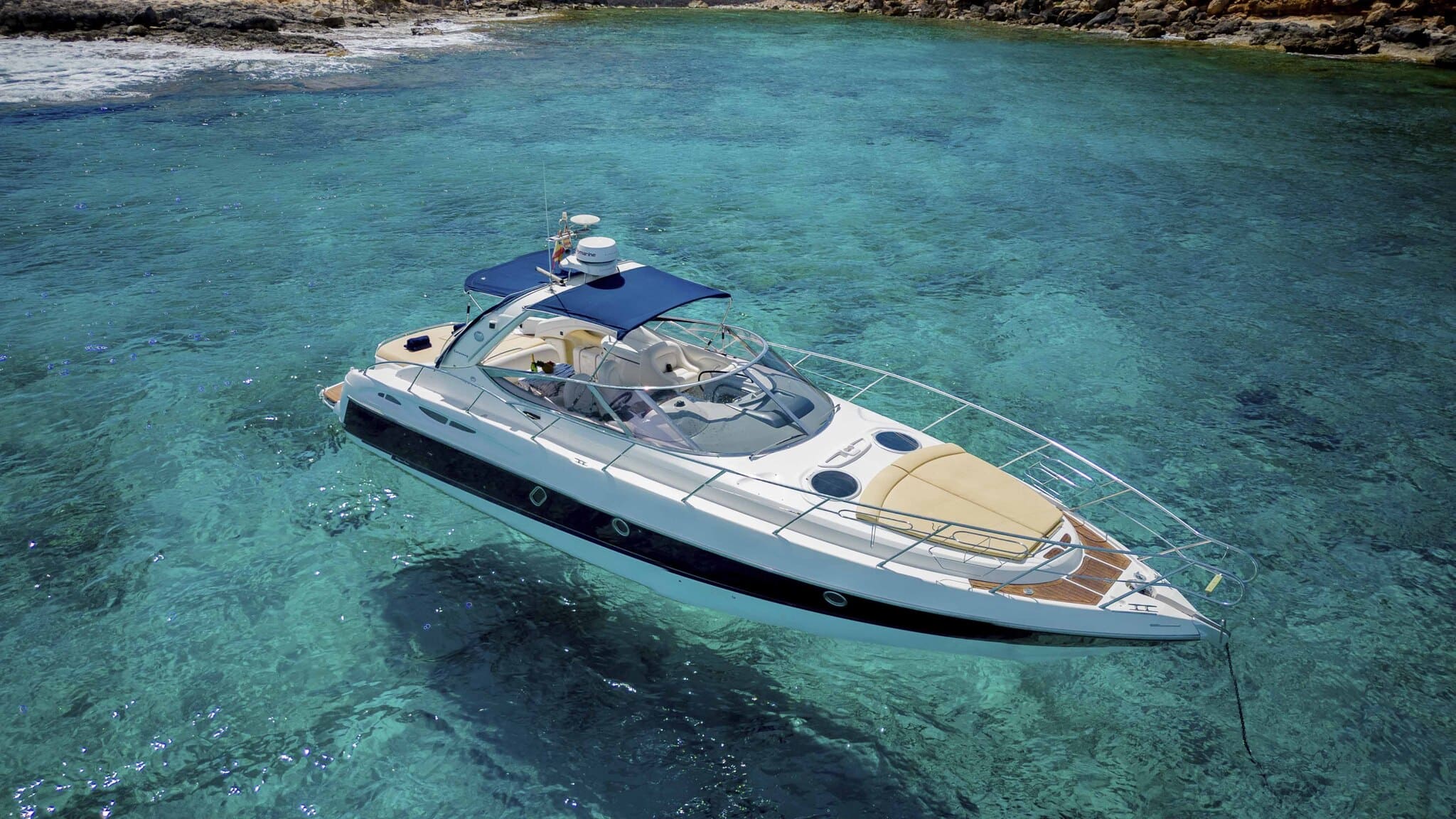 Bow of Cranchi Endurance 41 Diamond - Motorboat in Ibiza