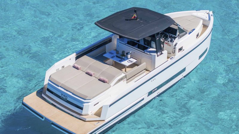 Stern of De Antonio D36 Tito - Yacht in Ibiza