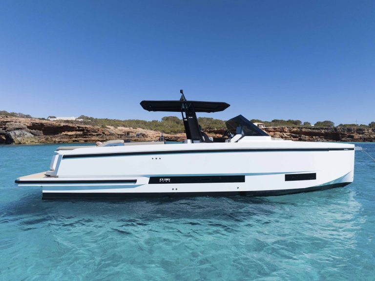 Starboard view of De Antonio D36 Tito - Yacht in Ibiza