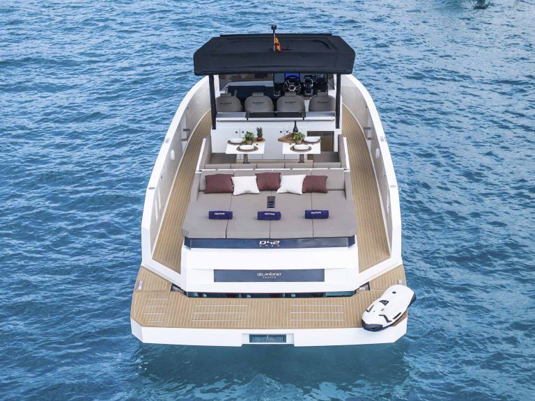 Stern of De Antonio D42 Playyacht III - Yacht in Ibiza