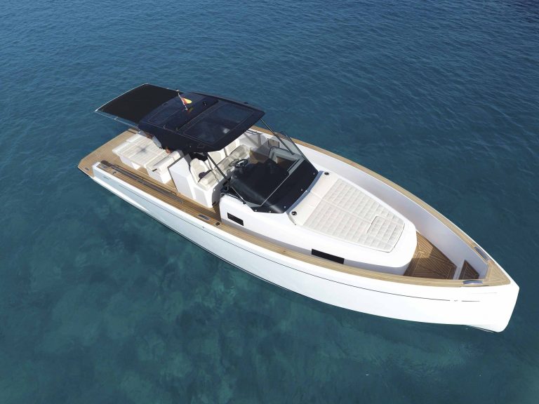 Sundeck of Pardo 38 Playyacht - Yacht in Ibiza