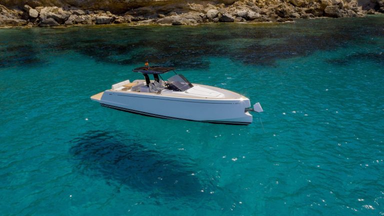 Starboard view of Pardo 38 Playyacht - Yacht in Ibiza