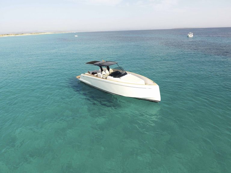 Bow of Pardo 38 Playyacht - Yacht in Ibiza