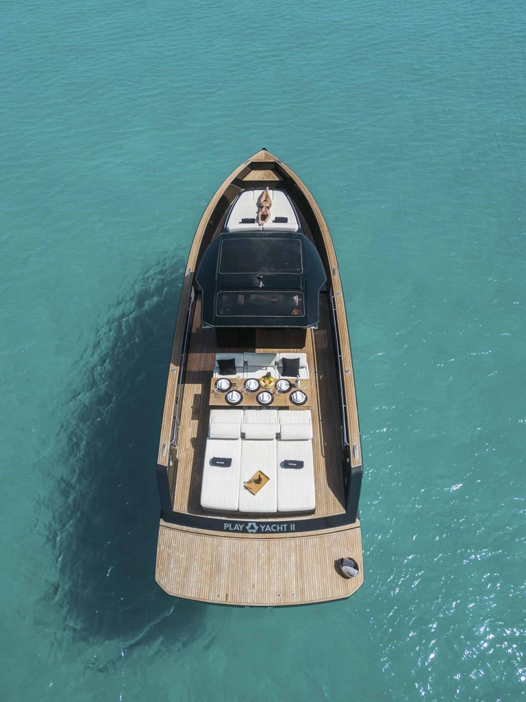 Stern of Pardo 43 Playyacht II - Yacht in Ibiza