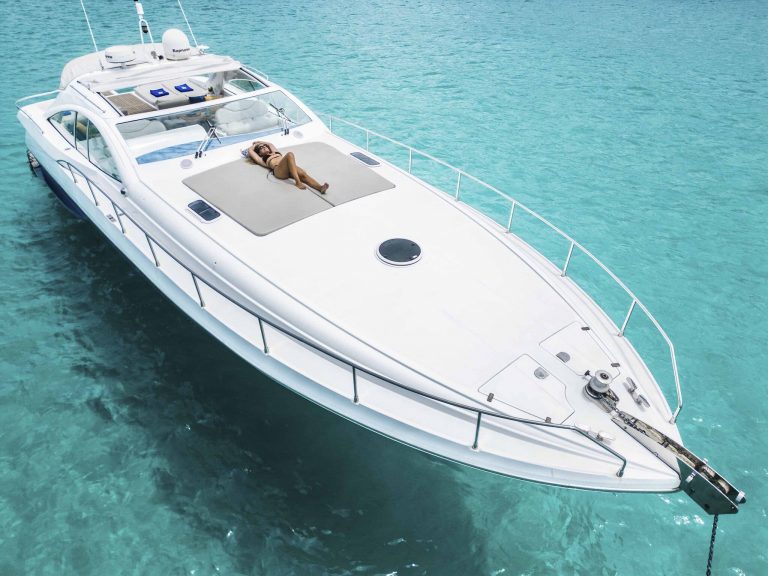 Bow sundeck of Pershing 54 Torre del Canónigo - Yacht in Ibiza