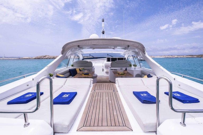 Sundeck of Pershing 54 Torre del Canónigo - Yacht in Ibiza