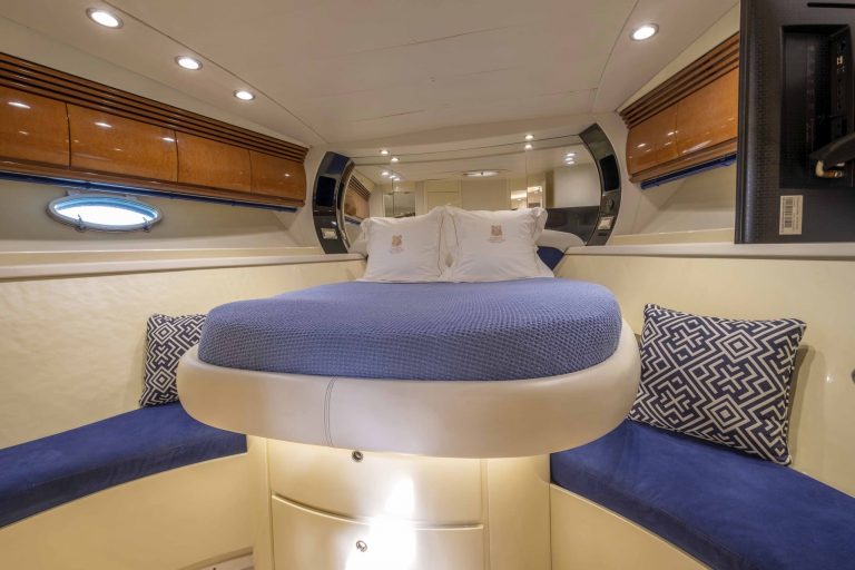 Cabin of Pershing 54 Torre del Canónigo - Yacht in Ibiza