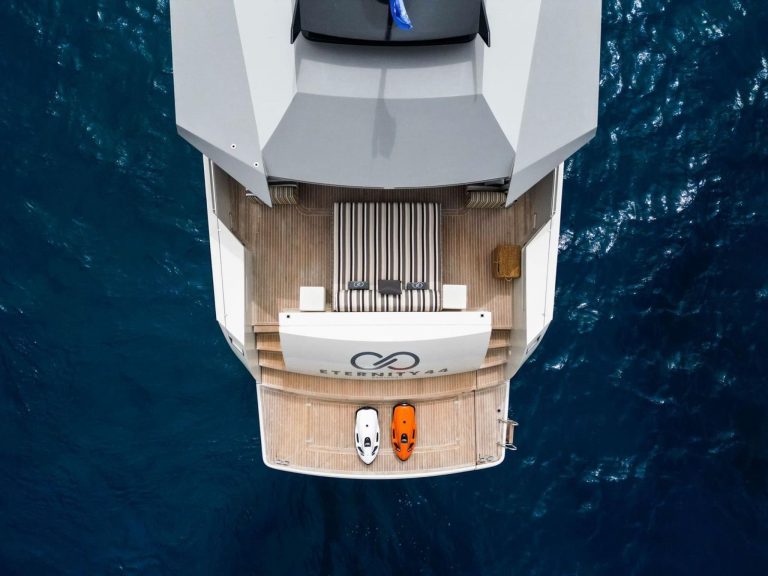 Stern of Arcadia 85 Eternity 44 - Superyacht in Ibiza