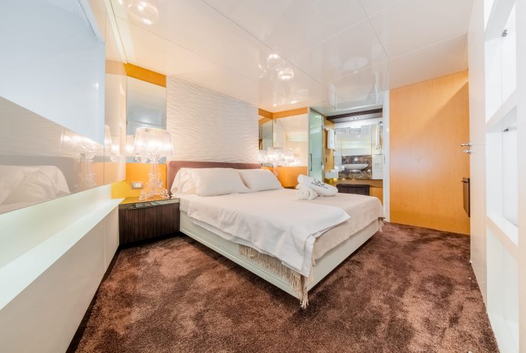 Cabin of Arcadia 85 Eternity 44 - Superyacht in Ibiza