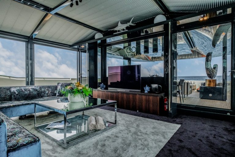 Lounge 2 of Arcadia 85 Eternity 44 - Superyacht in Ibiza