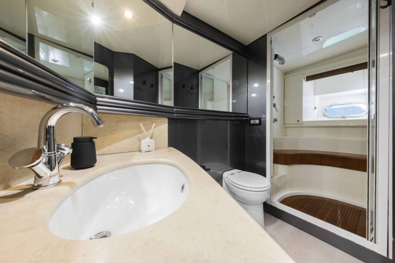 Bathroom of Baia 80 Shady - Superyacht in Ibiza