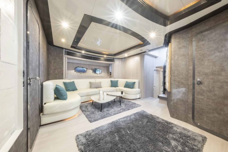 Lounge of Baia 80 Shady - Superyacht in Ibiza