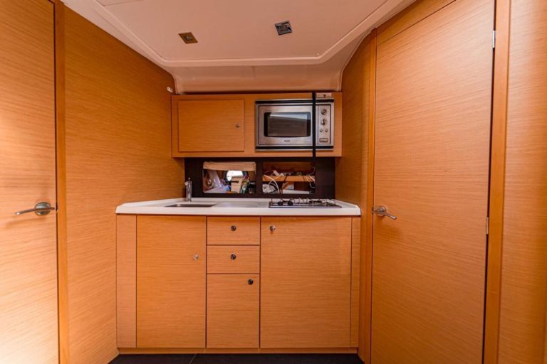 Kitchen of Montecarlo 37 Xenia - Yacht in Ibiza