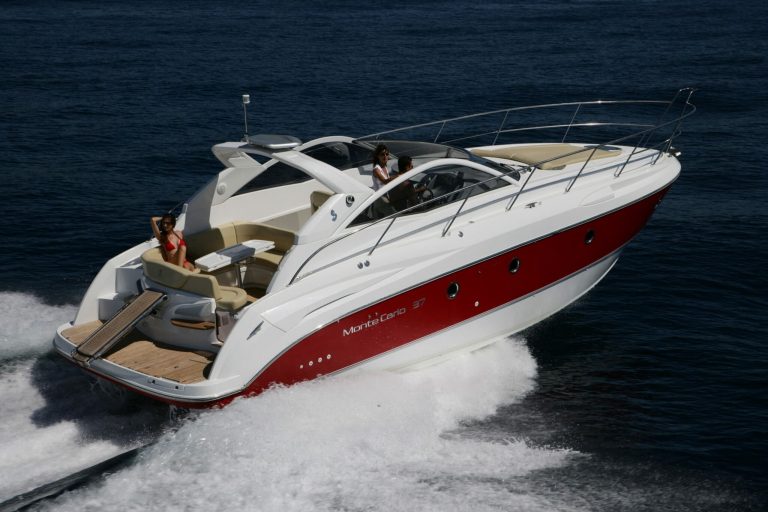 Starboard view of Montecarlo 37 Xenia - Yacht in Ibiza
