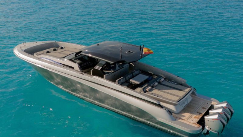 Port view of Canados Gladiator 493 Grand Vibe - Yacht in Ibiza