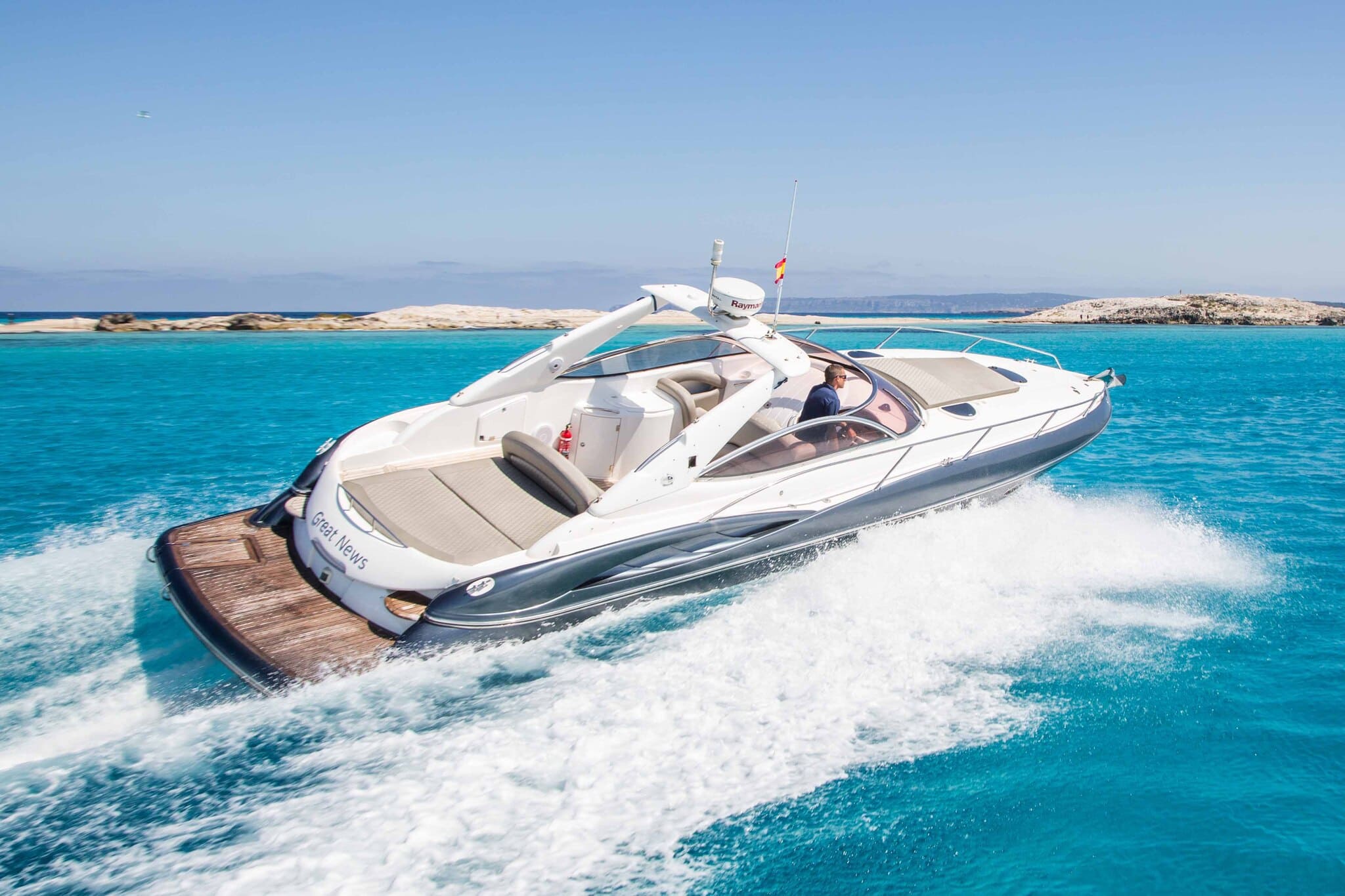 Starboard view of Sunseeker Superhawk 40 Great News - Motorboat in Ibiza