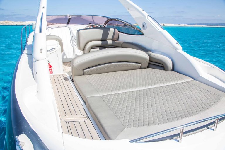 Sundeck of Sunseeker Superhawk 40 Great News - Motorboat in Ibiza