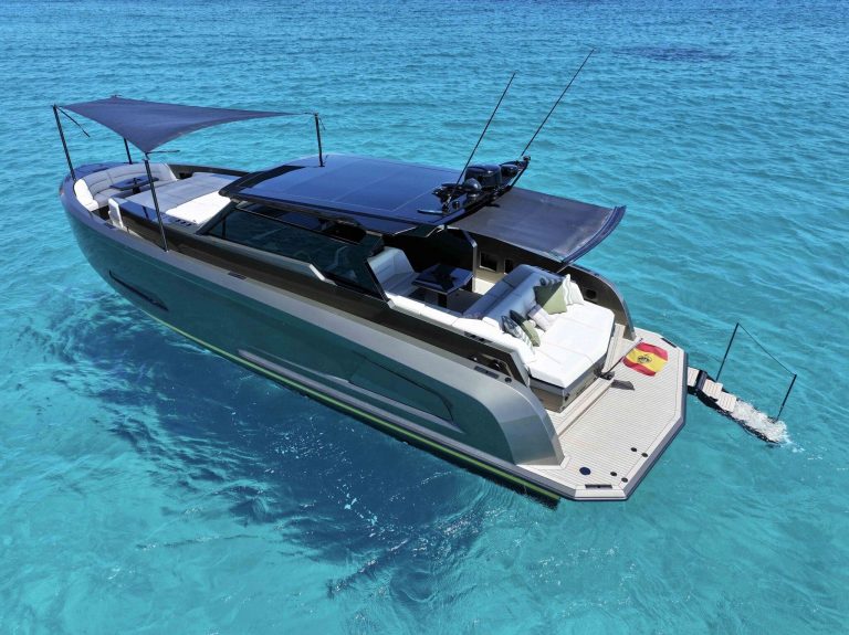 Port view of Vanquish VQ45 Time - Yacht in Ibiza