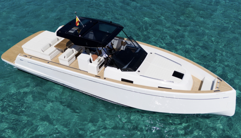 Starboard view of Pardo 43 Yaas - Yacht in Ibiza