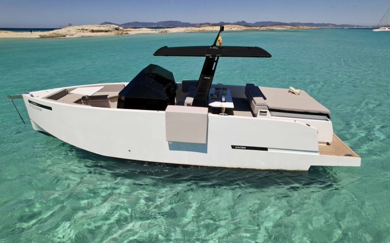 Port view 2 of De Antonio D28 Habeas Corpus - Motorboat in Ibiza