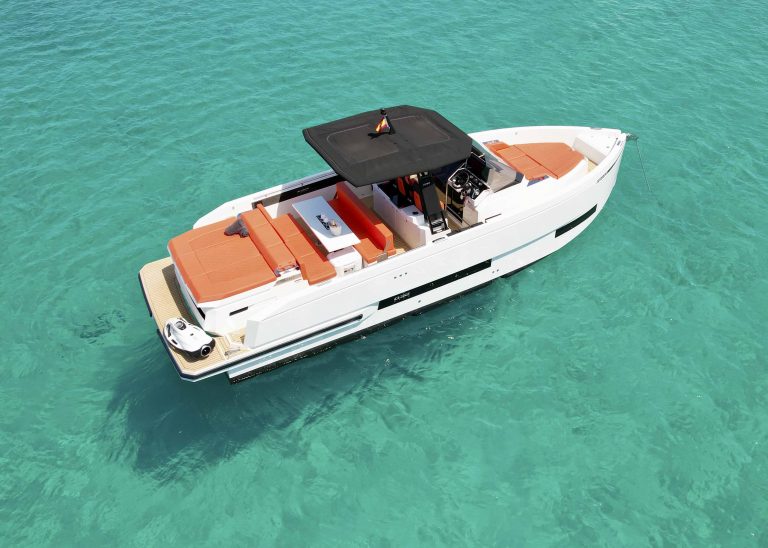 Starboard view of De Antonio D32 Donatello - Yacht in Ibiza