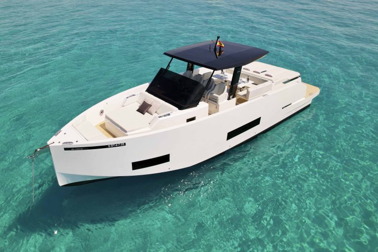Bow of De Antonio D42 Bb Otazu - Yacht in Ibiza