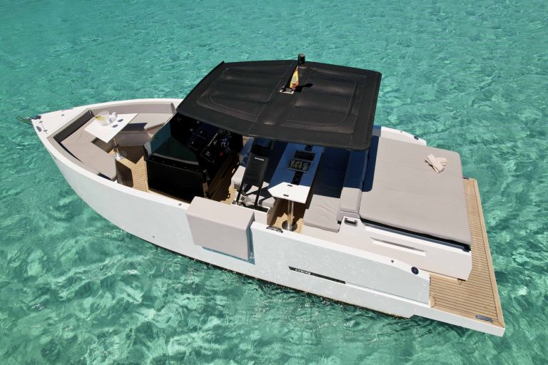 Port view 2 of De Antonio D28 Habeas Corpus - Motorboat in Ibiza