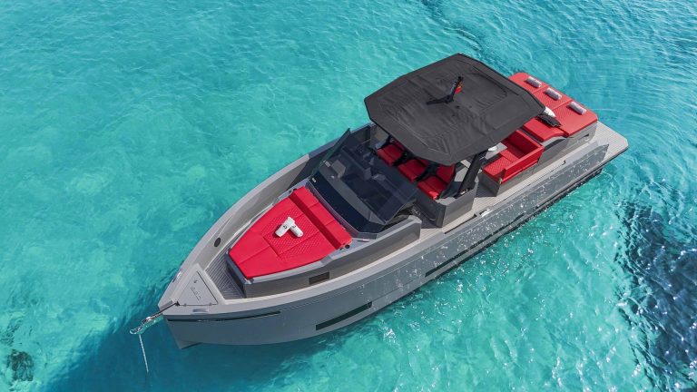 Bow sundeck of De Antonio D36 Playyacht IV - Yacht in Ibiza