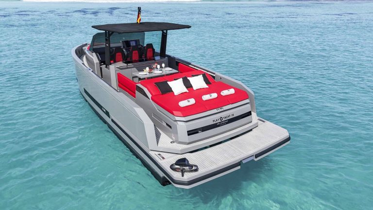 Stern 2 of De Antonio D36 Playyacht IV - Yacht in Ibiza