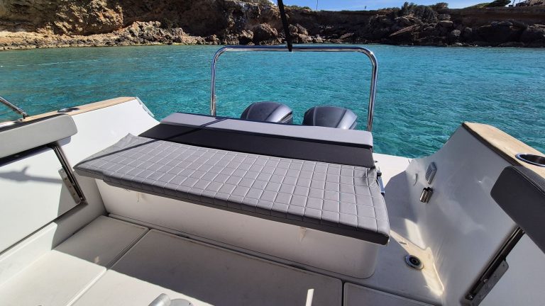Sundeck of Beneteau Flyer 8,8 Amalia - Motorboat in Ibiza