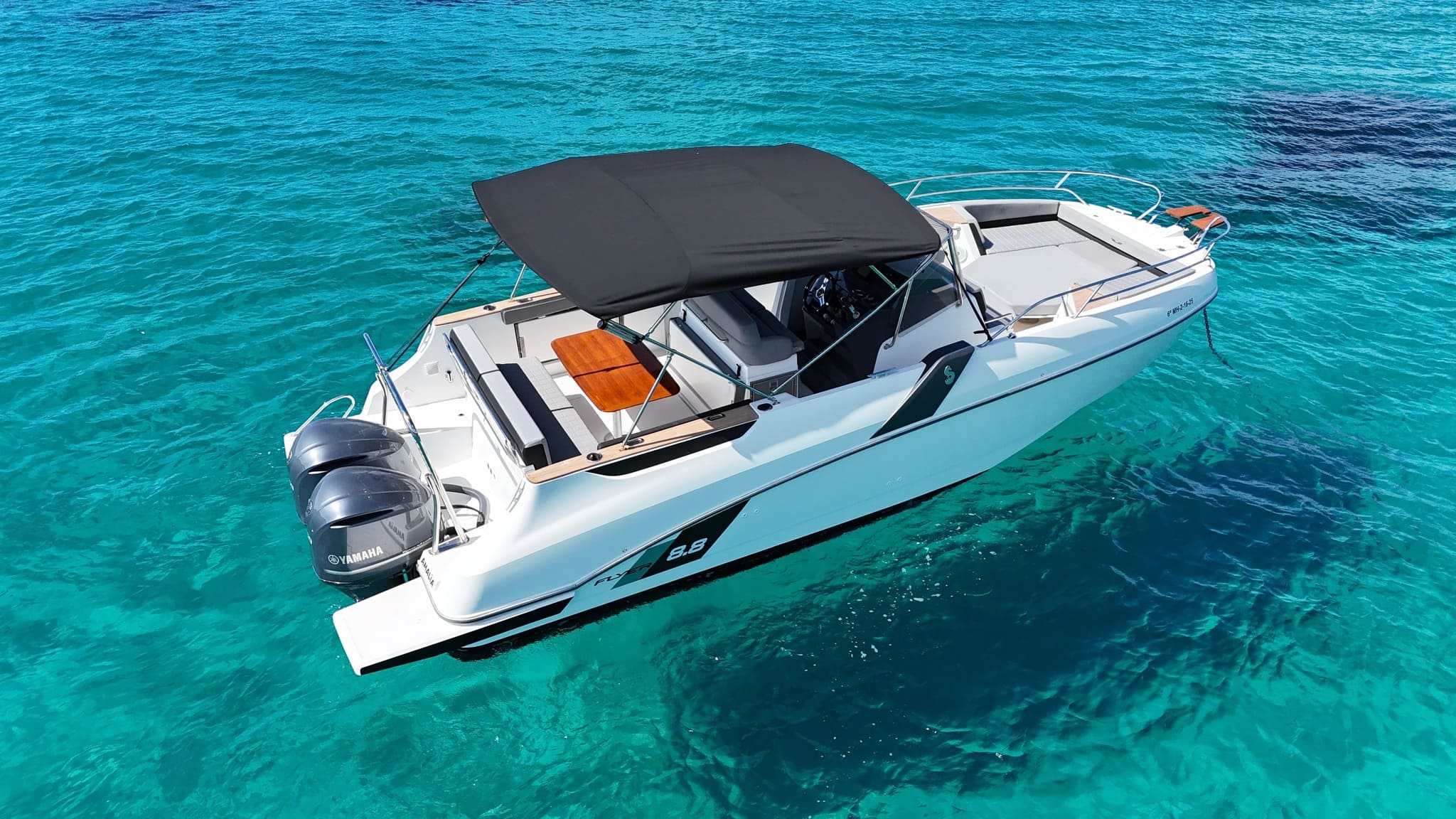 Stern of Beneteau Flyer 8,8 Amalia - Motorboat in Ibiza