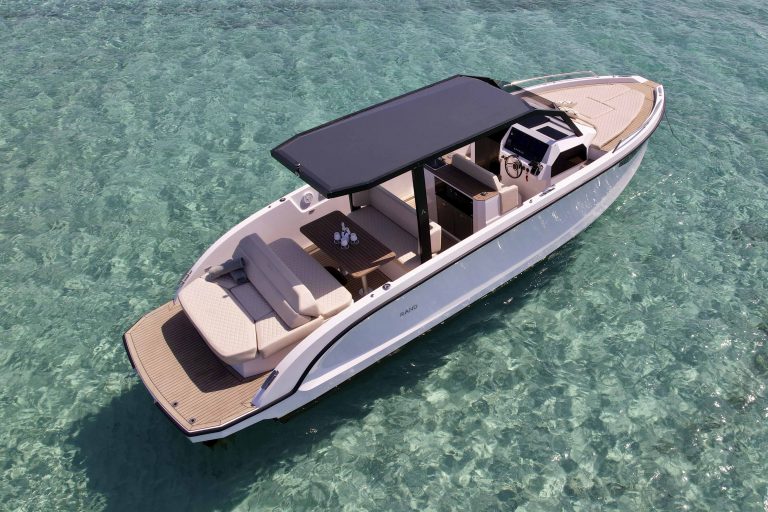 Stern of Rand 32 Archipelago Just amazing - Yacht in Ibiza