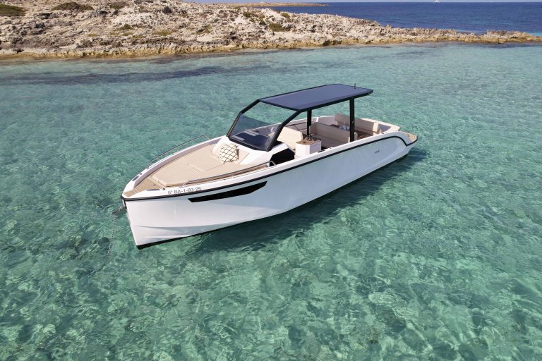 Bow sundeck of Rand 32 Archipelago Just amazing - Yacht in Ibiza