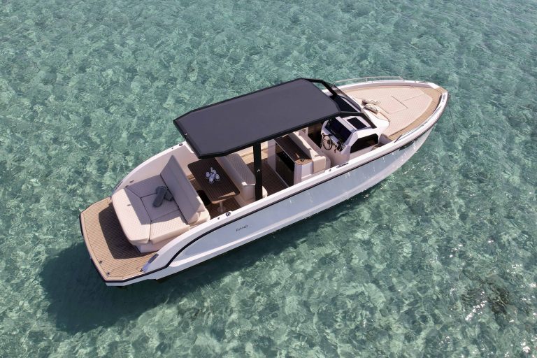 Starboard view of Rand 32 Archipelago Just amazing - Yacht in Ibiza