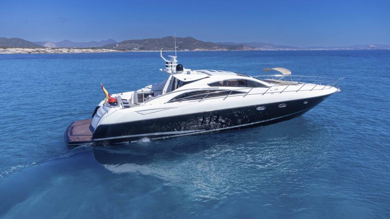 Starboard view of Sunseeker Predator 72 El Boss - Yacht in Ibiza