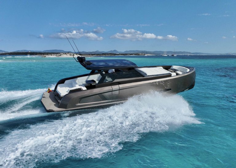 Starboard view 2 of Vanquish VQ45 Media Naranja - Yacht in Ibiza