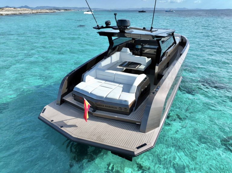 Sundeck of Vanquish VQ45 Media Naranja - Yacht in Ibiza