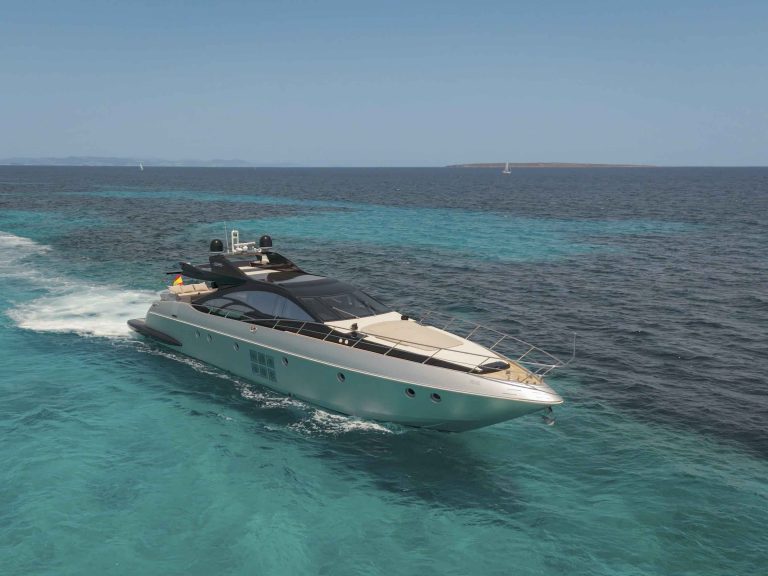 Starboard view of Azimut 86 Jungle - Superyacht in Ibiza