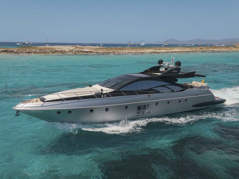 Port view of Azimut 86 Jungle - Superyacht in Ibiza